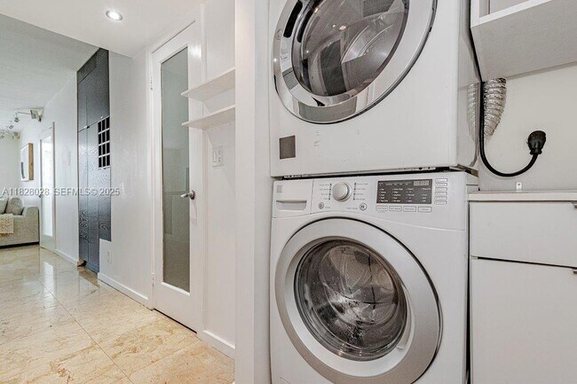 Building Photo - 2301 Collins Ave