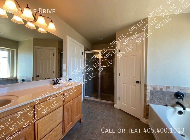 Building Photo - 3017 Line Dr