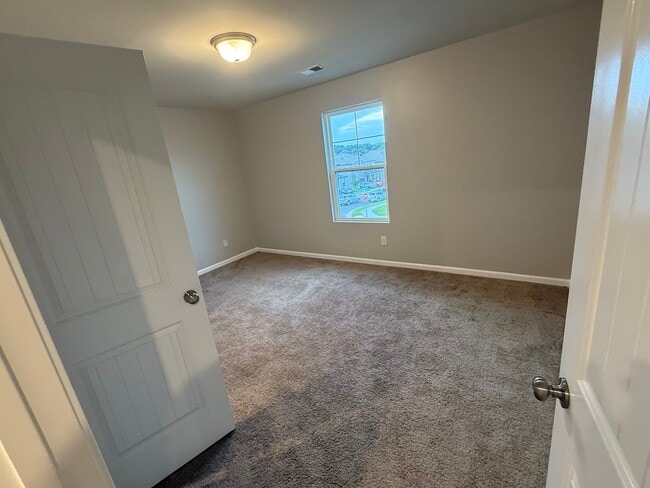 Building Photo - 2136 Postings Pt