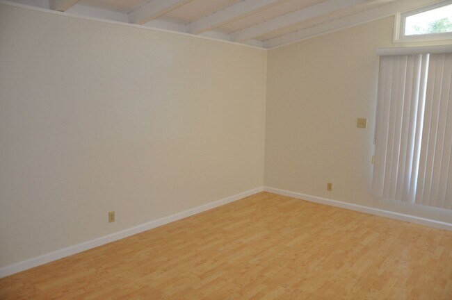 Building Photo - 1218 Sandia Ave