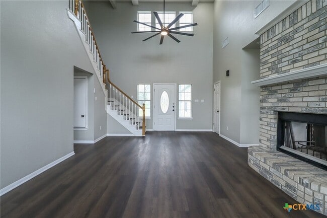 Building Photo - 1810 Mesa Oaks Cir