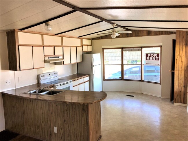 Building Photo - CUTE (2BR/1BA) Wesley Chapel Mobile Home w...