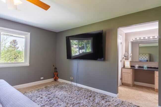 Building Photo - 1126 Tiverton Ct