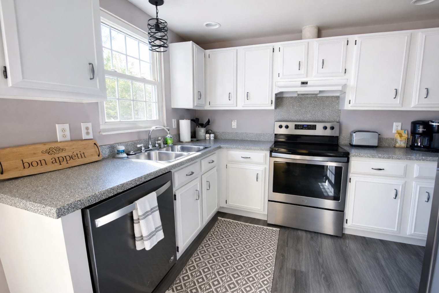 Building Photo - 11423-11425 5 Cedars Rd