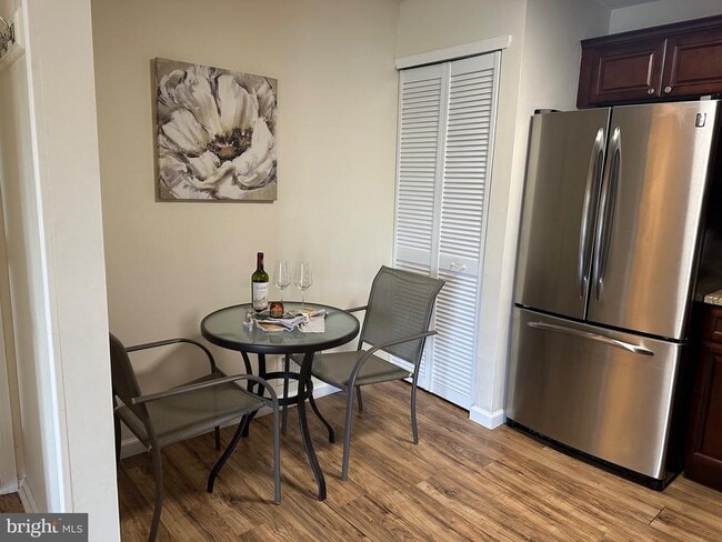 Building Photo - 64 Versailles Ct