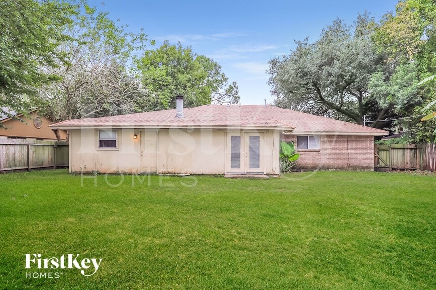 Building Photo - 8002 Larkspur Dr