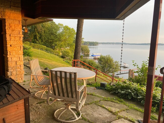 Building Photo - Lake Mendota Dream Home in Desirable Sprin...