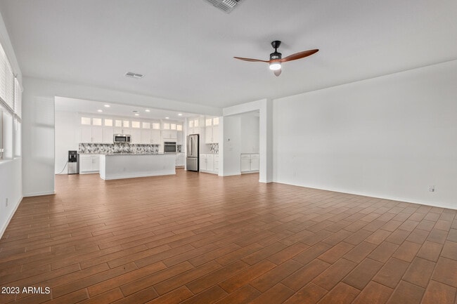 Building Photo - 14038 W Desert Hollow Dr