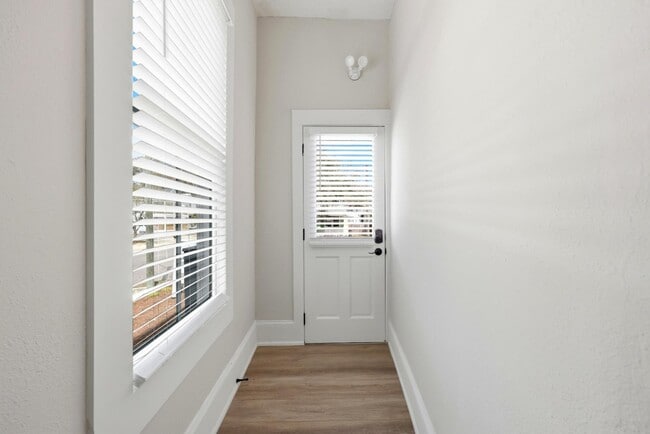 Building Photo - 300 E 3rd St