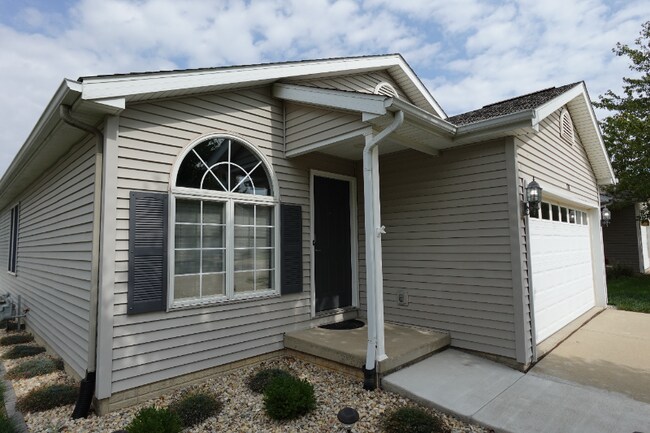 Building Photo - 2211 W Jubilee Ln