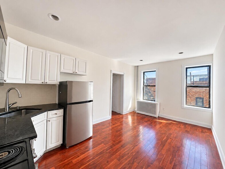 Building Photo - 20 Magaw Pl