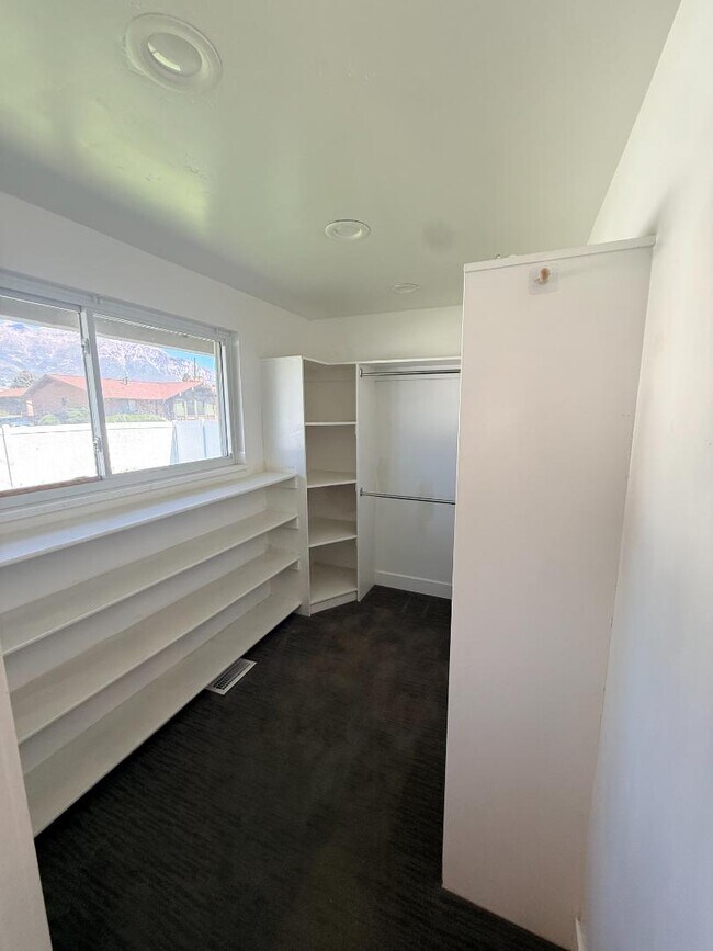 Building Photo - 558 S 440 W St