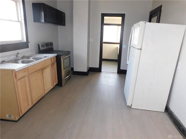 Building Photo - 611 W Columbia St