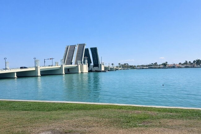 Building Photo - 500 Treasure Island Causeway