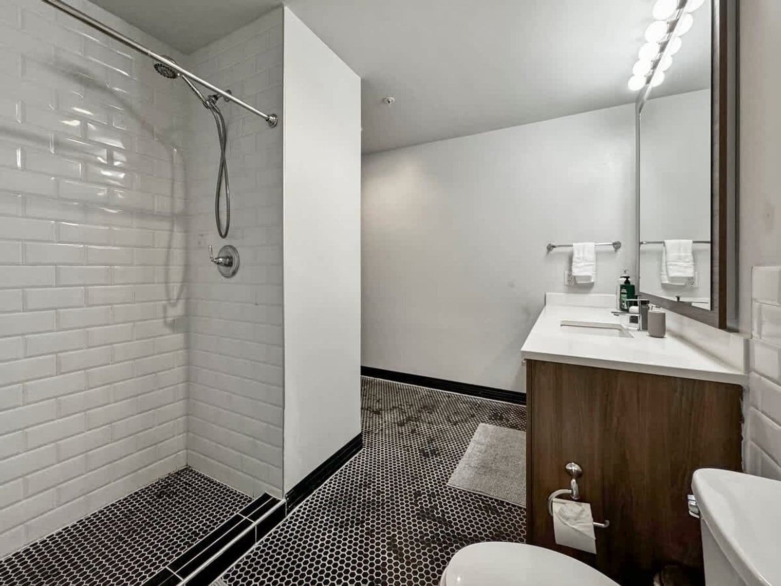 Building Photo - 500 S Ervay St