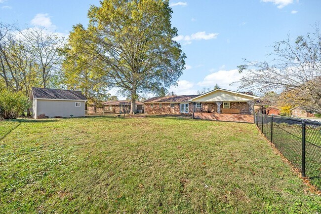 Building Photo - 329 Donna Dr