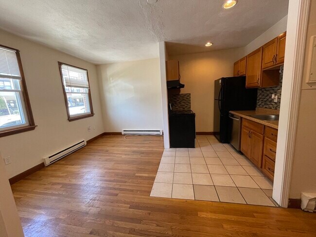 Primary Photo - 204 H St