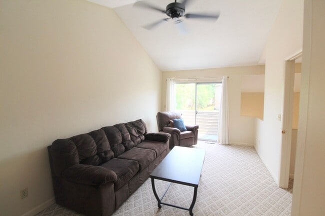 Building Photo - 1408 Bradley Dr