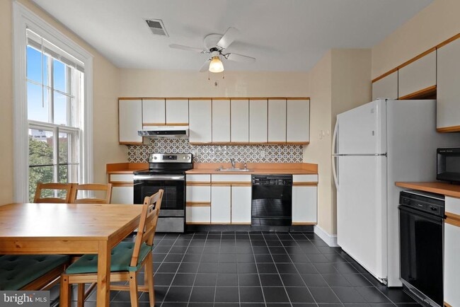 Building Photo - 1435 Bolton St