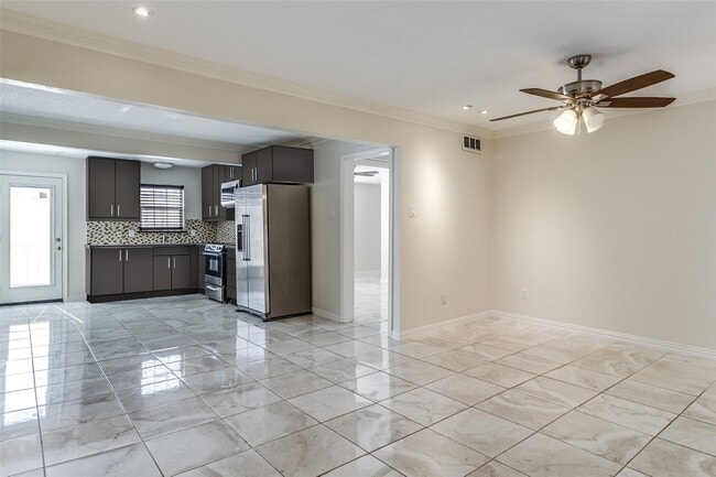 Building Photo - 5086 Matilda St