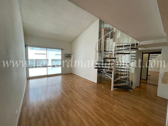 Building Photo - Resort style living! Top Floor Unit with L...