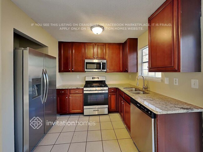 Building Photo - 812 Brighton Dr NW