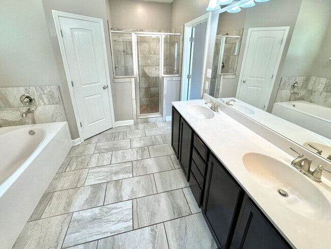 Building Photo - Now Leasing a 5 Bedroom 3 Bath Home In Oli...