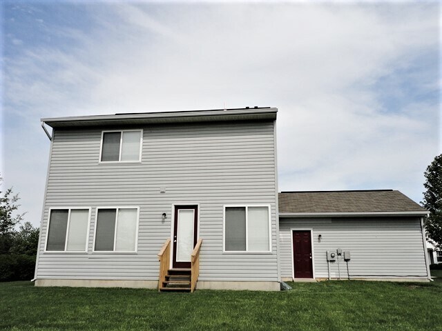 Building Photo - 9865 Whispering Pine Dr