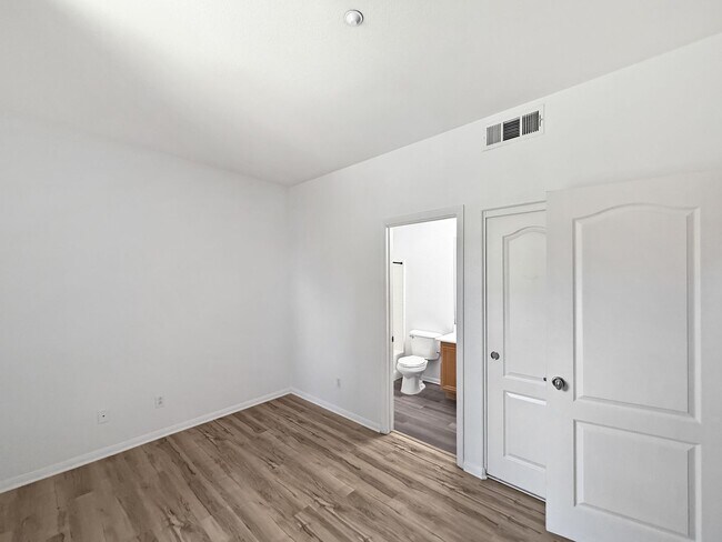 Building Photo - 2B/2.5BA Townhome in San Marcos Available ...