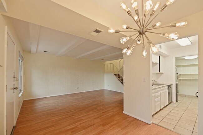 Building Photo - $1,645.95, 2 bed, 1.5 bath, located in Lakewood with Washer and Dryer
