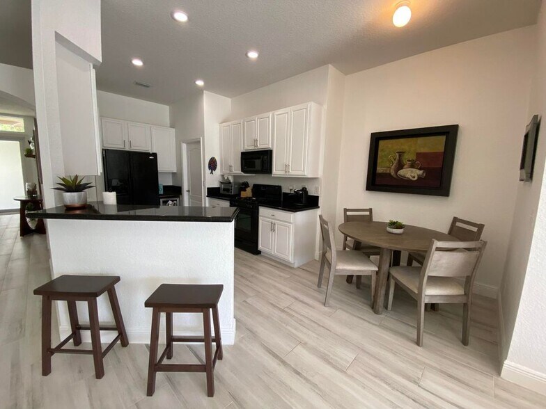 Building Photo - 325 Berenger Walk