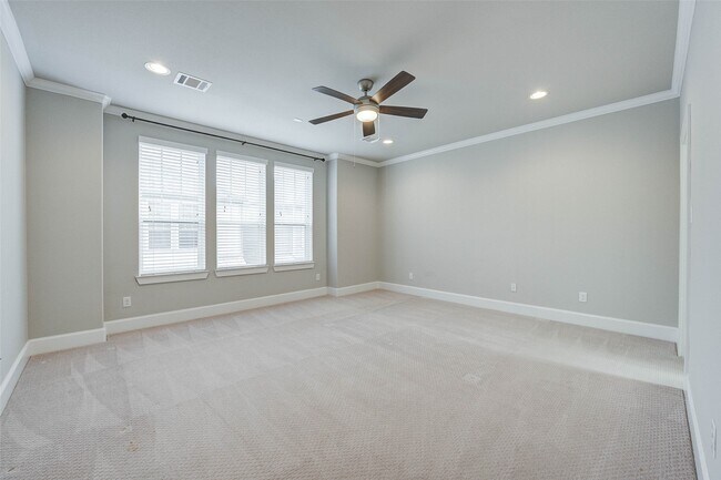 Building Photo - 253 W 27th St