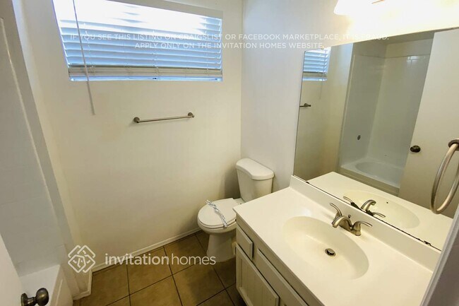 Building Photo - 1966 N Blackstone Dr