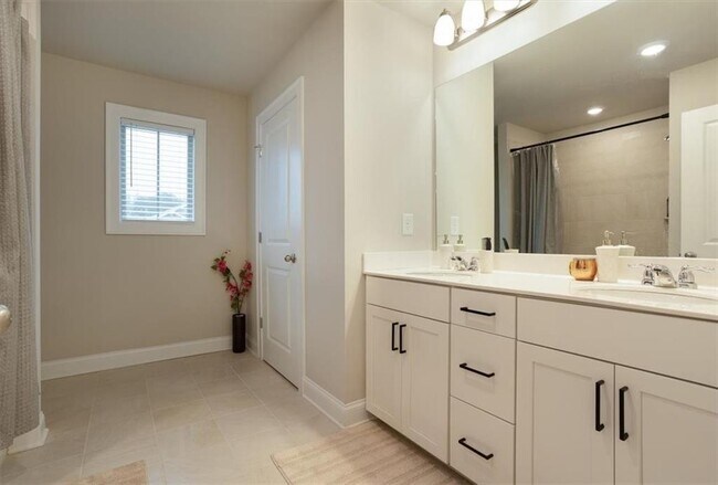 Building Photo - 4167 Bethany Manor Dr