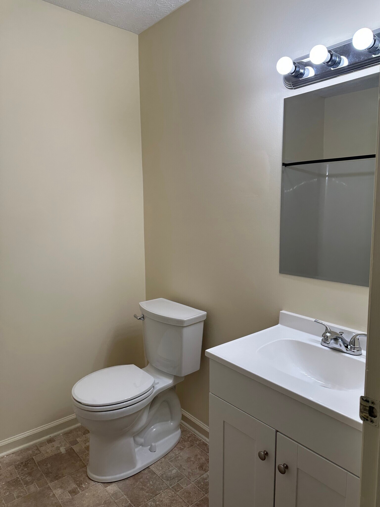 Building Photo - 117 E Main St