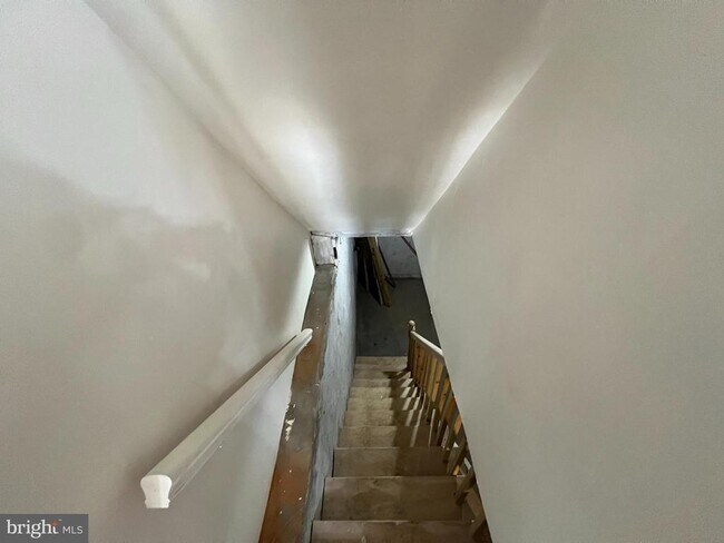 Building Photo - 254 W Sheldon St