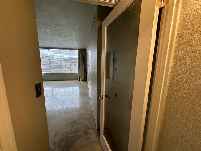 Building Photo - 280 Island Ave