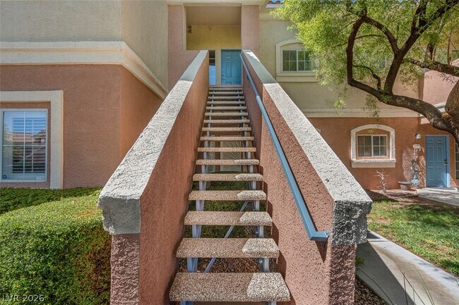 Building Photo - 353 Amber Pine St