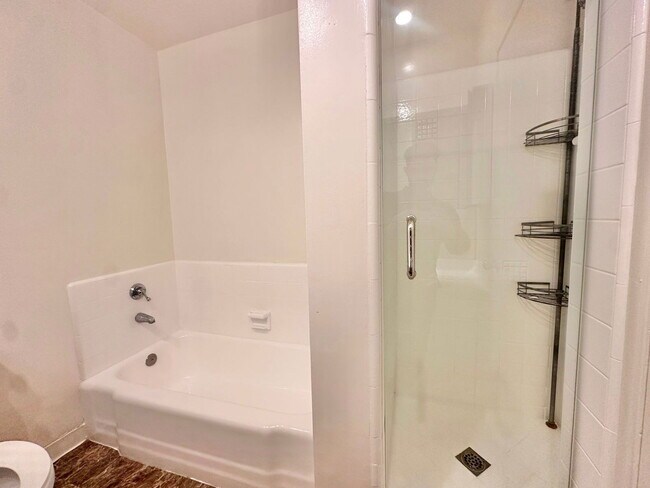 Building Photo - 1432 N Fairfax Ave