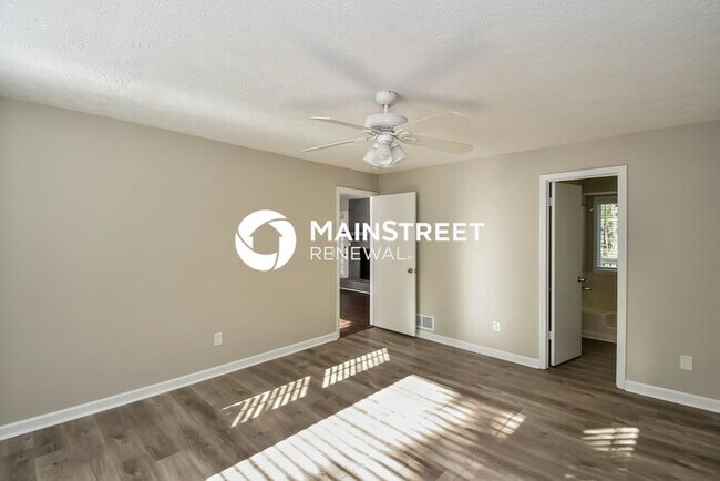 Building Photo - 4 Bedroom Pet-Friendly Home in Douglasville, GA with Main Street Renewal