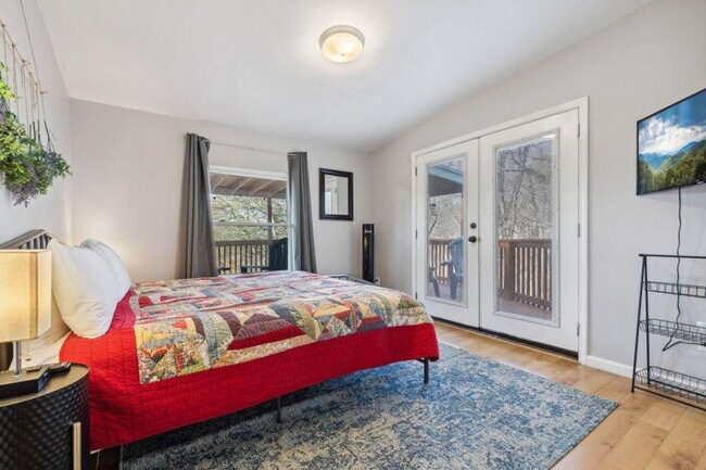 Building Photo - 1009 Sumac Ct