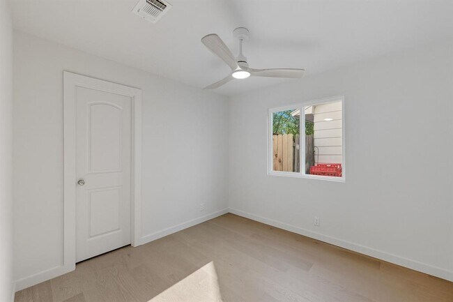 Building Photo - 1114 Stoneoak Ln