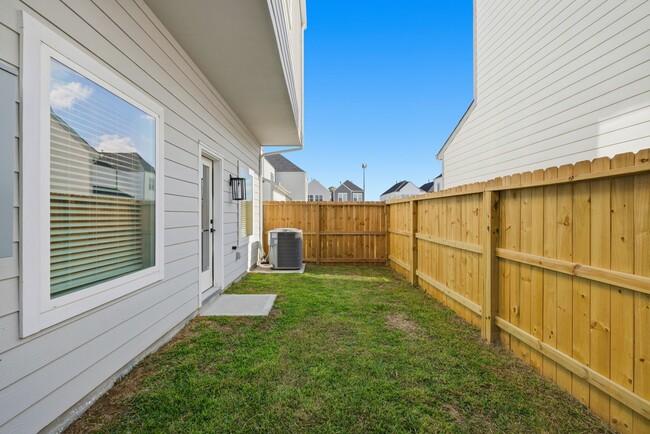 Building Photo - 412 Stonework Garden Ln