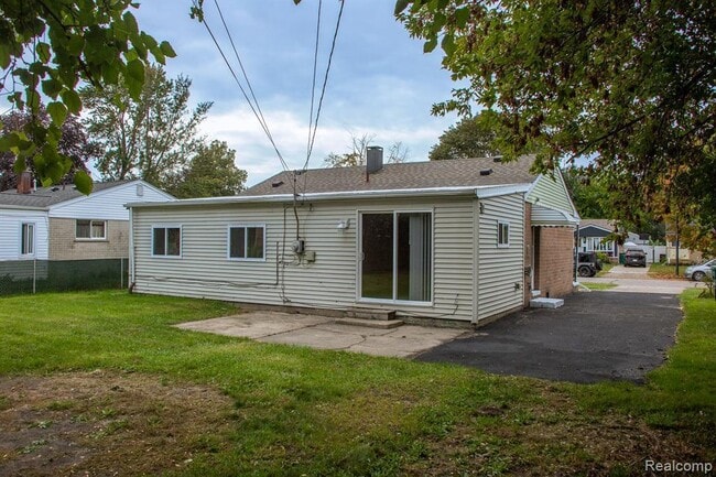 Building Photo - 587 Eugene Ave