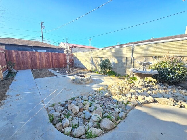 Building Photo - 44309 Date Ave