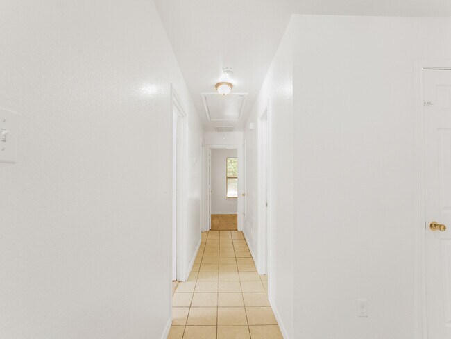 Building Photo - 313 Isbell Rd