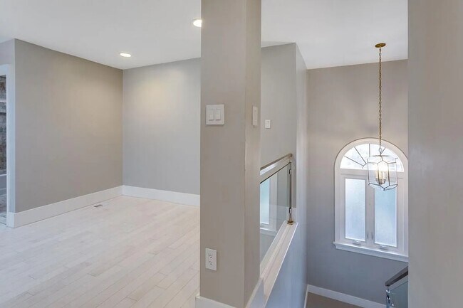 Building Photo - 4611 Charleston Terrace NW