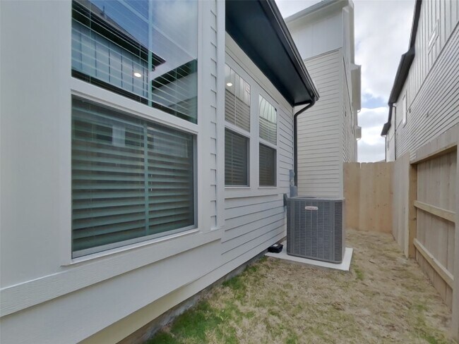 Building Photo - 22715 Terrazzo Dr