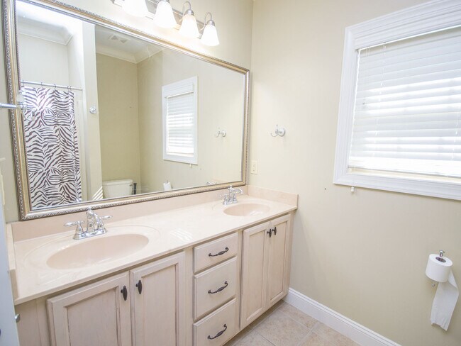 Building Photo - Luxury Living in Canebrake – Spacious, Stylish & Perfectly Located!