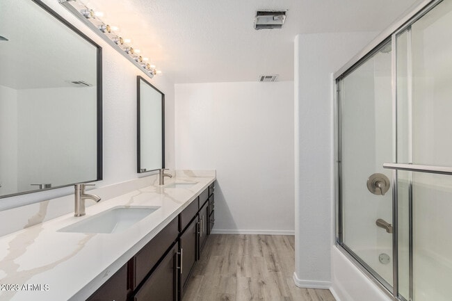 Building Photo - 1512 W Estrella Dr